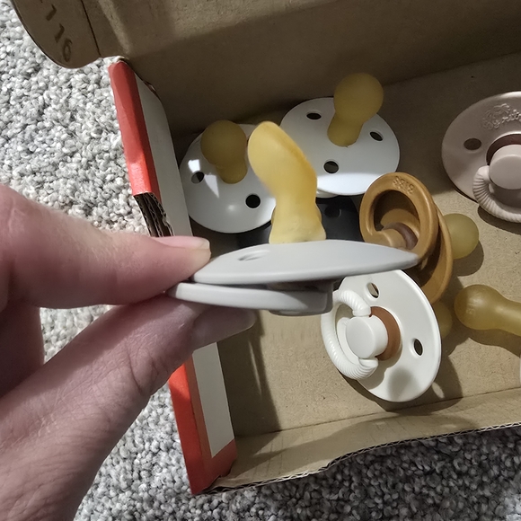 Bibs assorted Color Baby Pacifiers - Picture 2 of 3